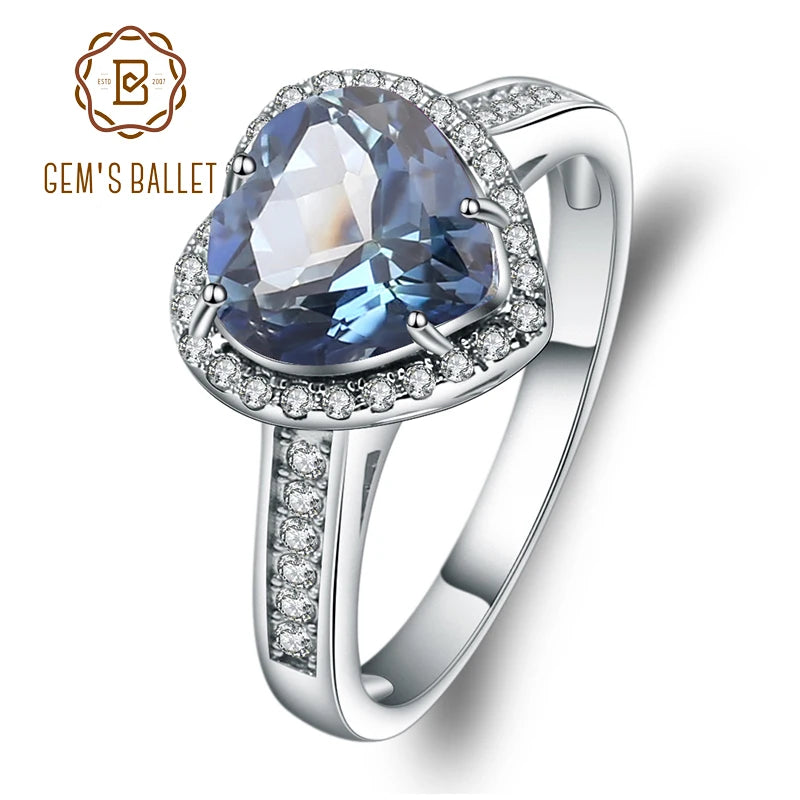 Anillo de iolita en forma de corazón
