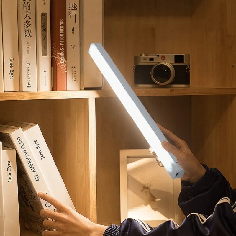 Barra de luz LED con sensor de movimiento recargable