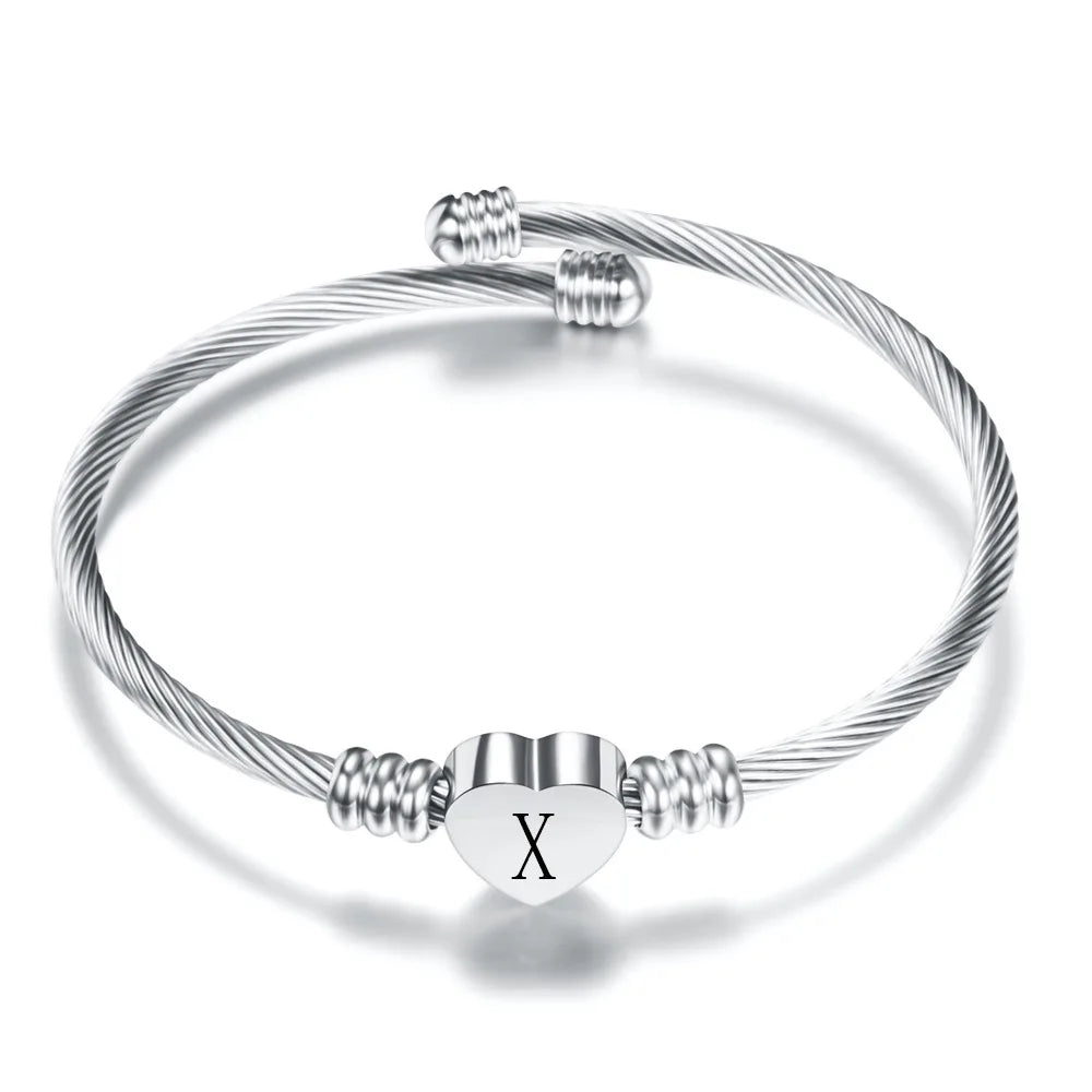 Bracelet manchette en acier inoxydable avec lettre initiale