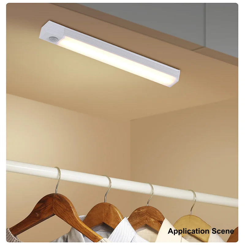 Barra de luz LED con sensor de movimiento recargable