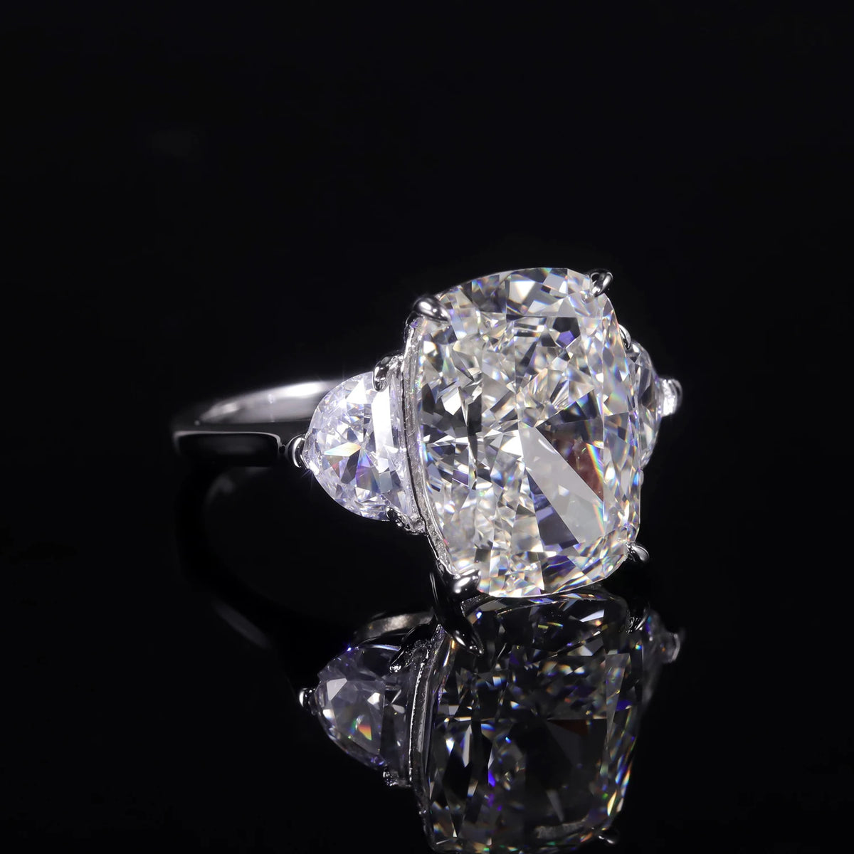 Anillo elegante de circonita cúbica amarilla clara
