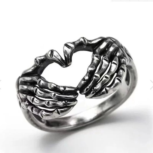 New Retro Skull Heart-Shaped Ring